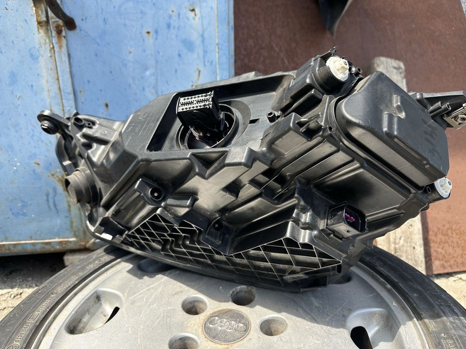 Audi Q5/SQ5 2022 Десен Фар Оригинален