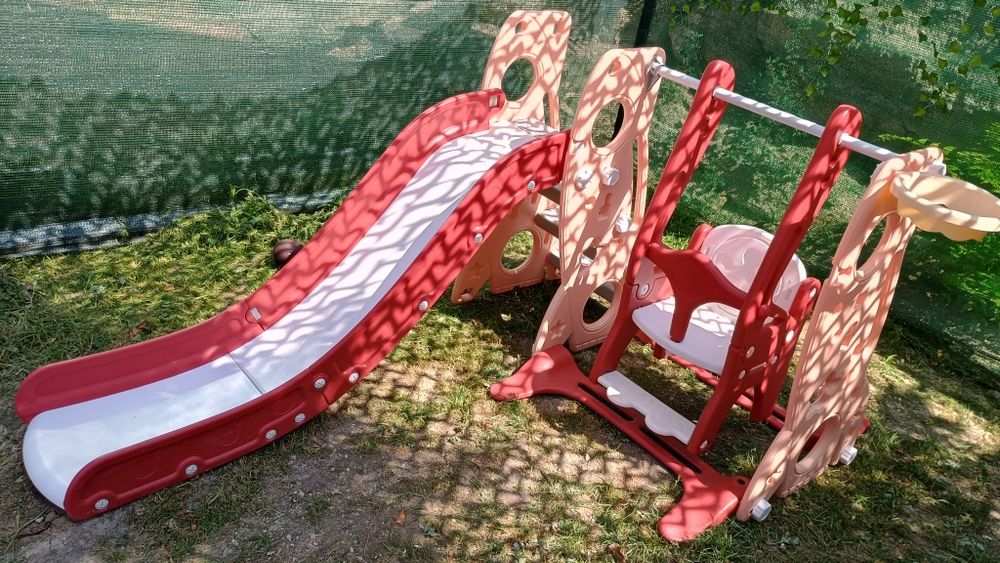 детска пързалка и люлка