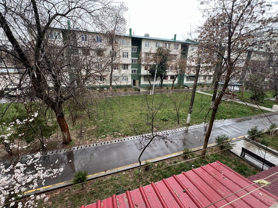 Своя !!!  2-х комнатная 2 этаж рисовый базар.