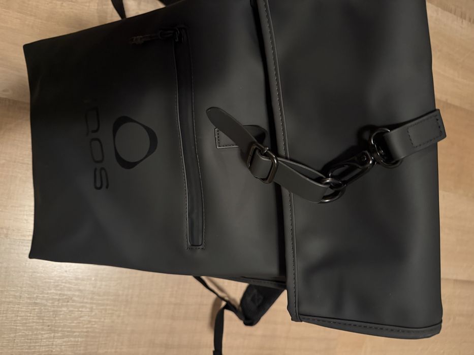 Ghiozdan negru Iqos