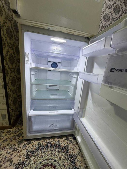 Холодильник сотилади