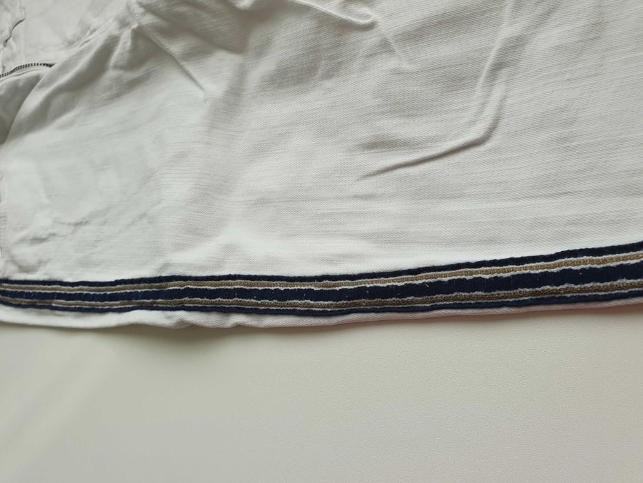 Бели дълги дънки