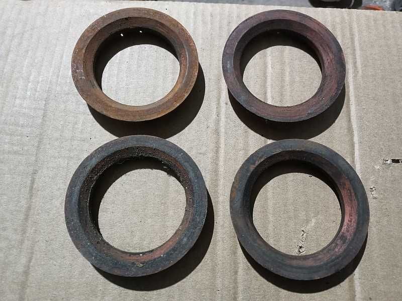 Продам пластмассовые центровочные кольца с 72.6 на 57.1 мм. 5000 тг.