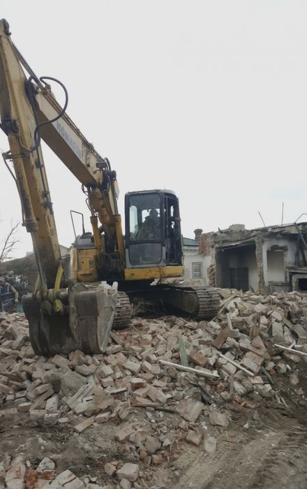 Platforme de piatră, excavări, demolari