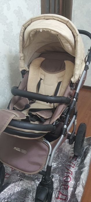 Продаю коляску с дополнительной насадкой- люлька.
