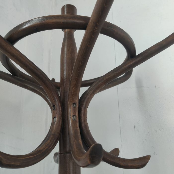 Дървена закачалка