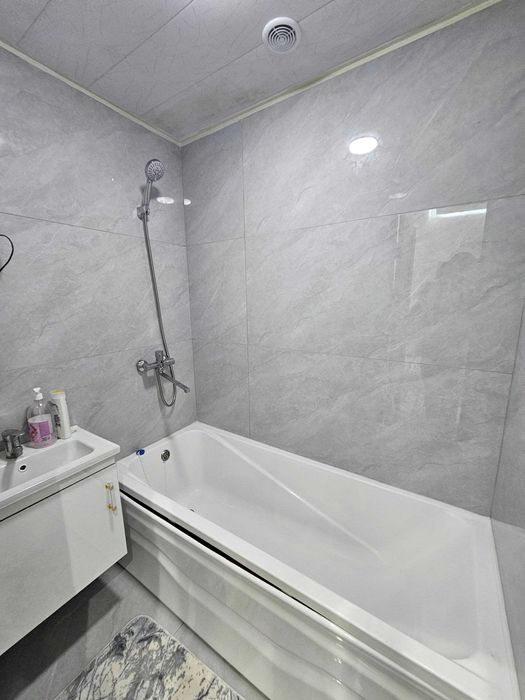 Buxoroda kvaritira uy xonadon sotiladi 3 xonali 84m² 3-qavat.