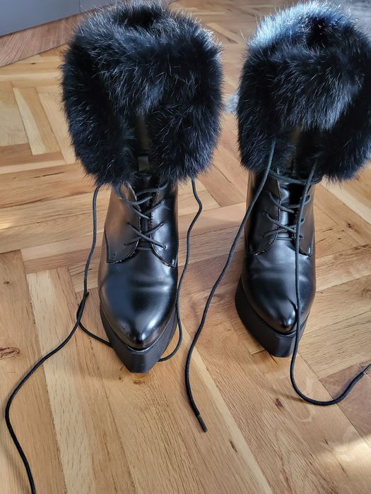 Дамски зимни боти.