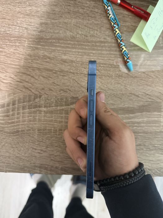 Продава се Iphone 13.