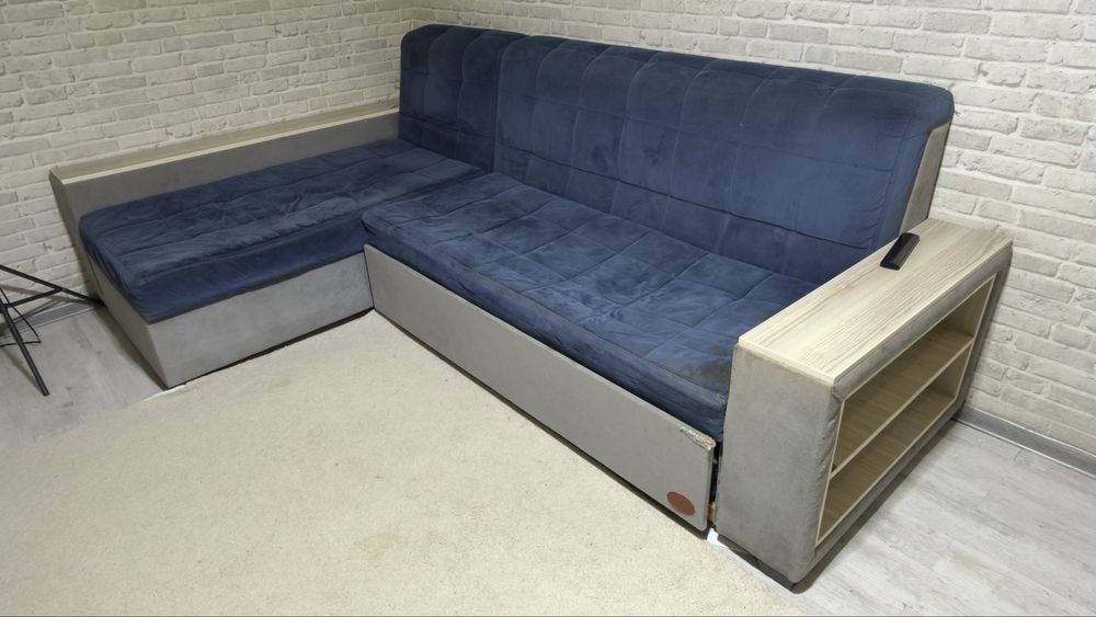 Уголок диван сотилади