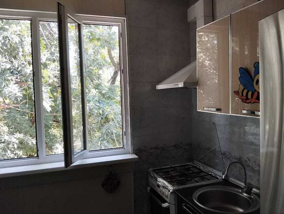 Метро Буюк Ипак йули 2в3 Художников