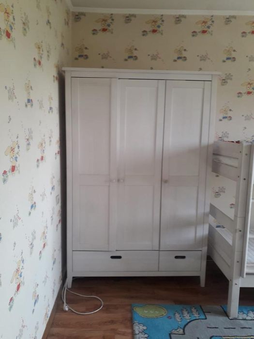 Продам шкаф (натуральное дерево)