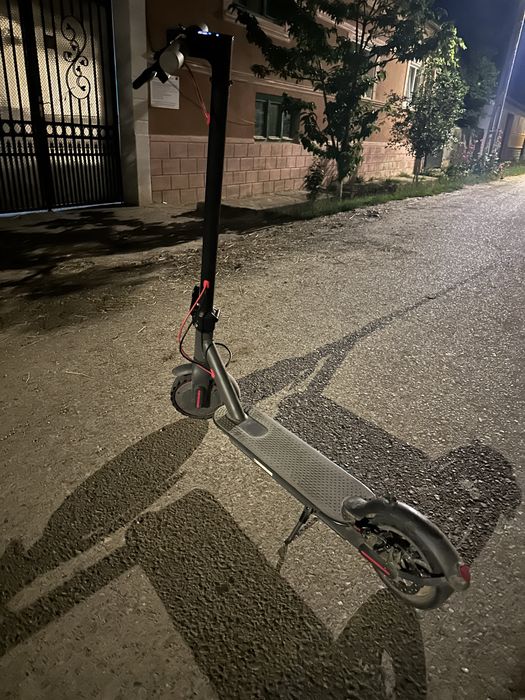 Vând trotineta electrica AVOPRO