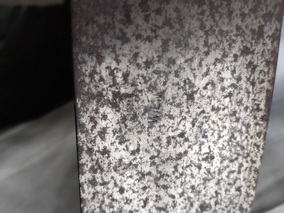 Продавам нож голям