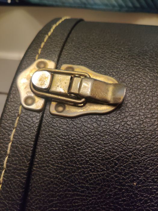 Твърд калъф за китара