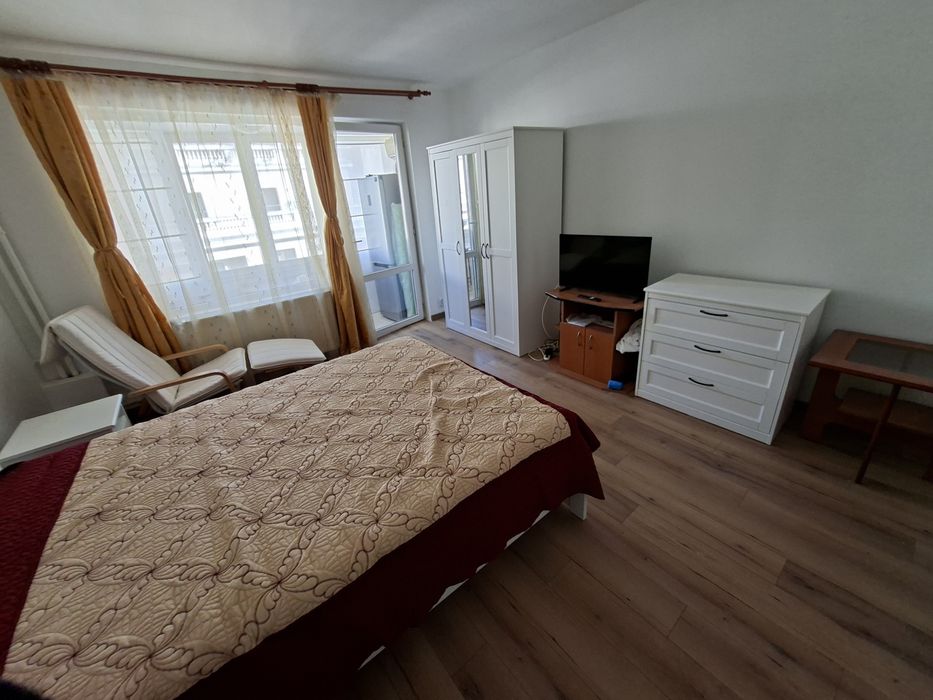 Inchiriez garsoniera vis a vis de Athenee Palace nou renovata si mobil