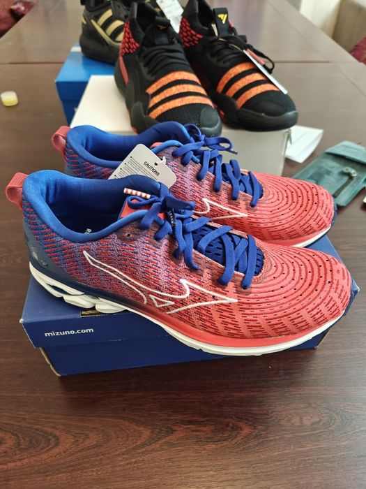 Крутые беговые кроссовки Mizuno