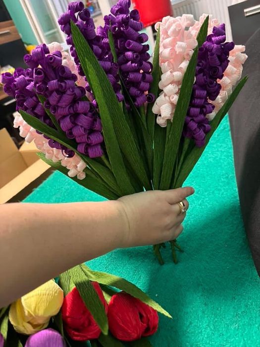 Лалета ,зюмбюли, рози и маргарити от креп хартия