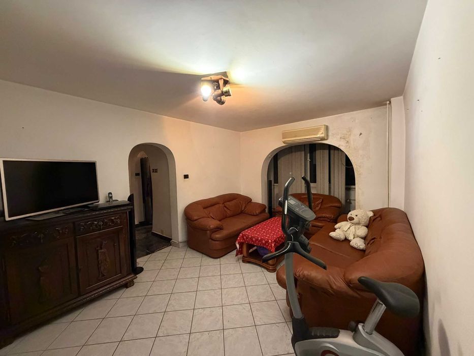 Apartament cu 4 camere-zona 100 Micalaca