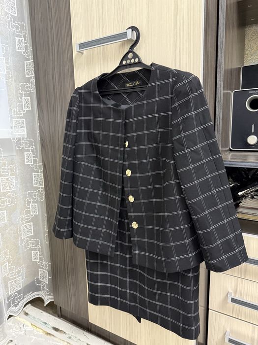 Продам женский костюм