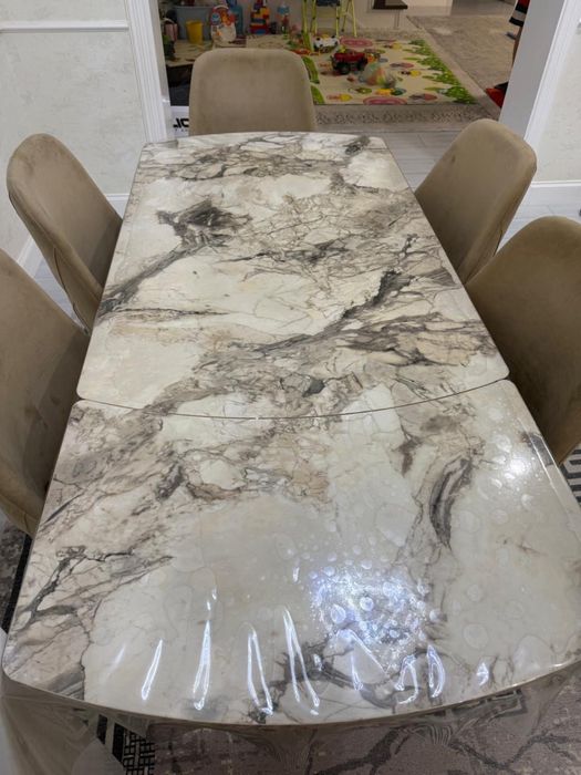 Продам стол и 5 стульев