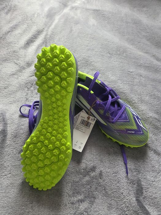 Vand ghete de fotbal Adidas