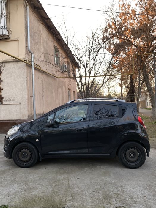 Chevrolet Spark 2015 Qora