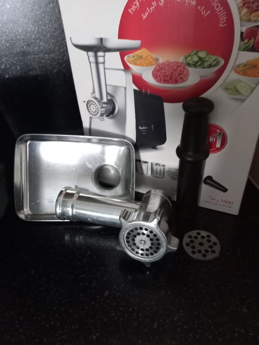 Мясорубка электрическая Moulinex