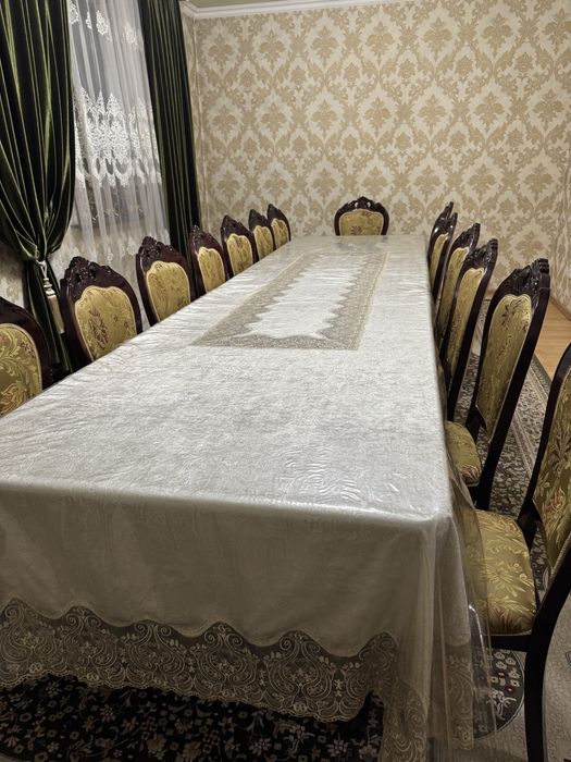 Стол овальный и стулья