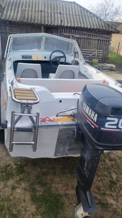 Barcă Delfin 3,80m cu motor Yamaha 25 cp 2t