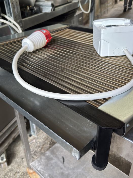 Електрическа Скара с Тръбни Нагреватели – 3.8 kW