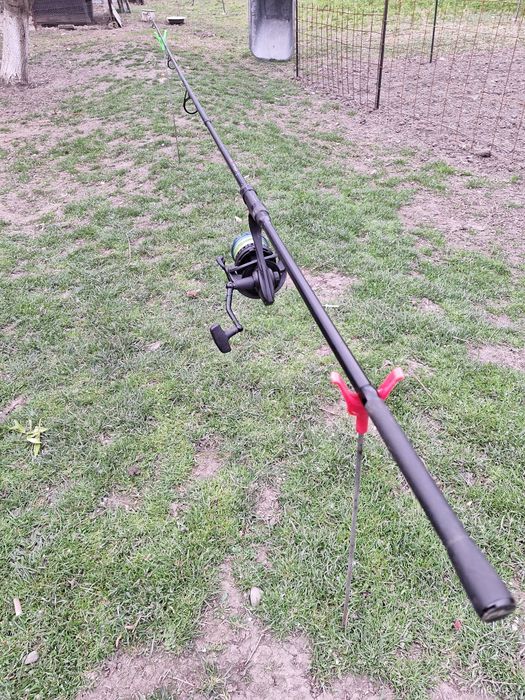 Vand 4 mulinete și 4 lansete crap .