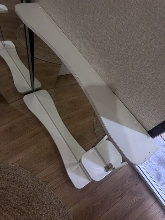 Зеркало с полочками.