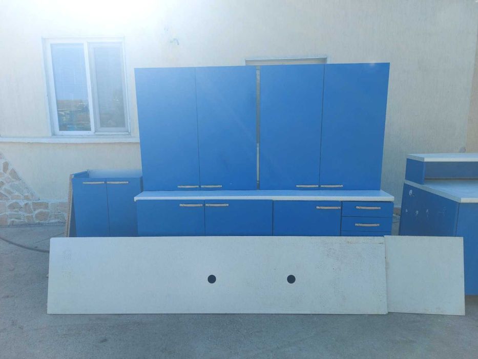 Кухня с барплот синя