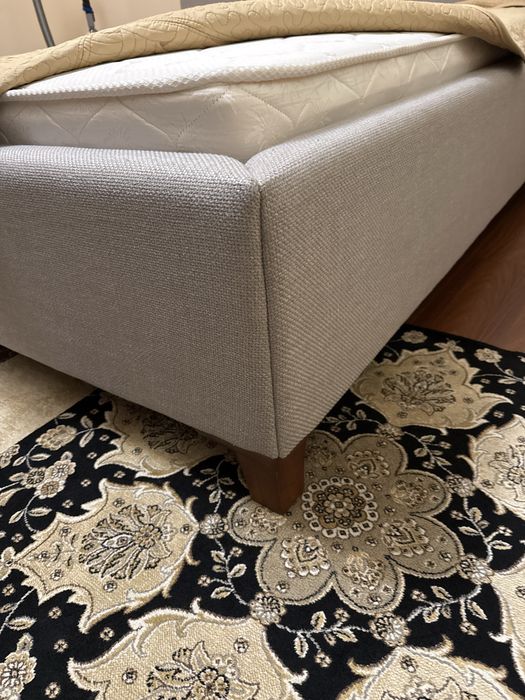 Двухспальная большая кровать…