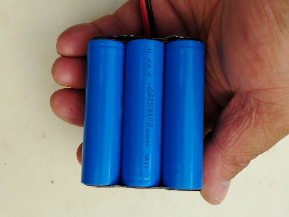Baterie acumulator 3s 12v 4,4 A nou pentru mașinuța electrică, lanterne etc