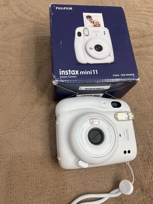 Фотоаппарат моментальной печати  Instax Mini 11