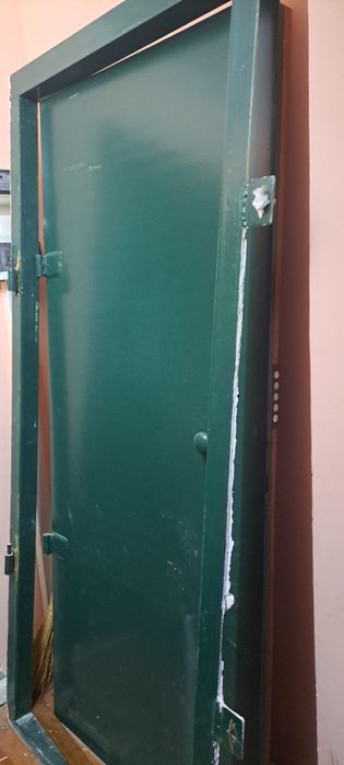 Продам входную дверь