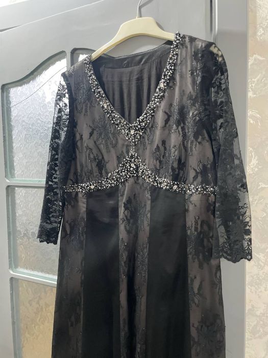 Дизайнерское платье сшитое на заказ из французского гипюра и атласа