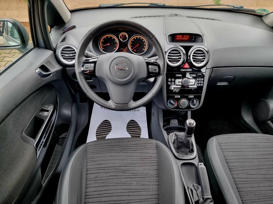 Opel Corsa~Motor 1.4 Benzină~114000 km~An 2014~Senzori parcare~Led de zi~Superbă