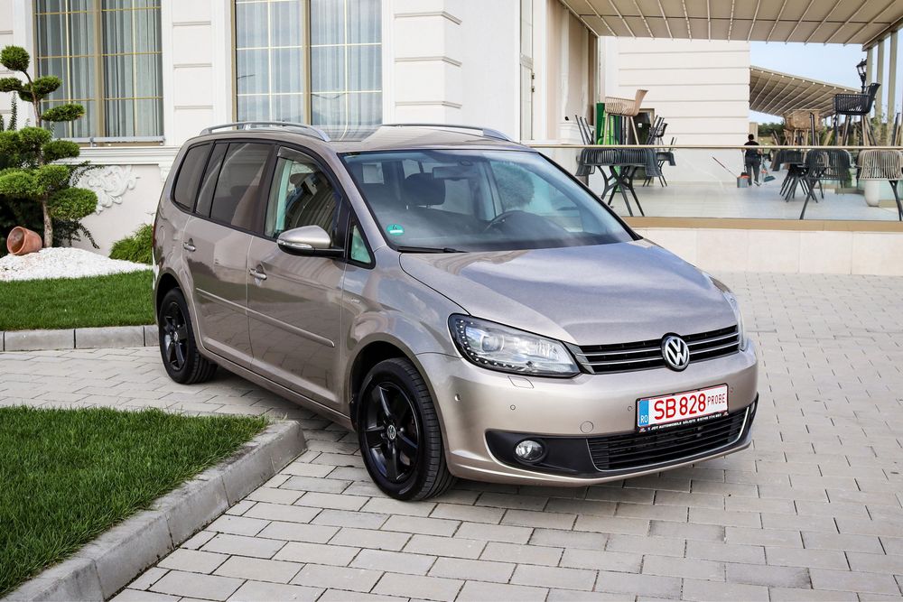 VOLKSWAGEN Touran