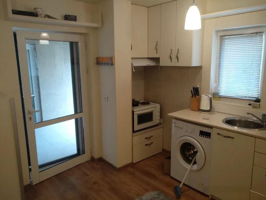 Дава се под наем Едностаен апартамент в Варна, Колхозен пазар - 30 кв.м за 265 € - Снимка #2