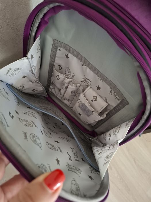 Школьный рюкзак (портфель]