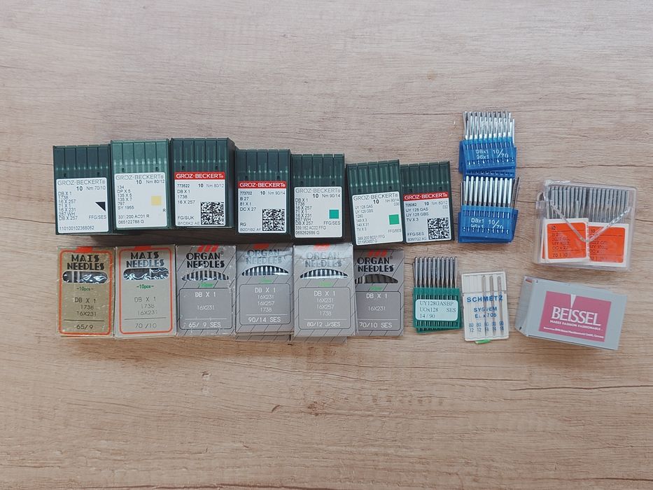 Vând set de accesorii și ace  pentru mașini de cusut industriale