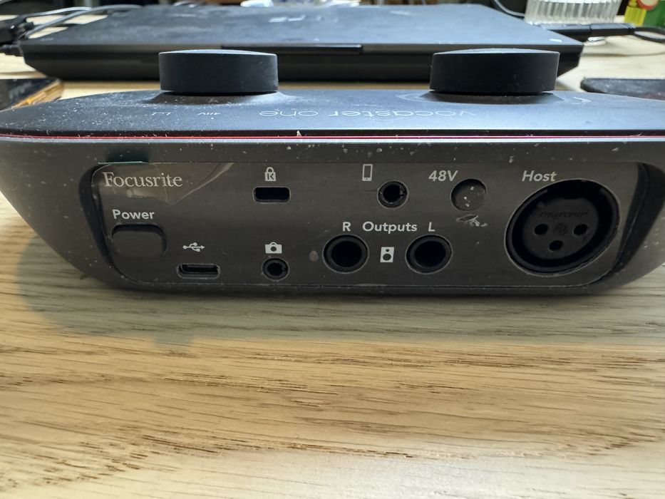 Interfață audio pentru podcast focusrite vocaster one