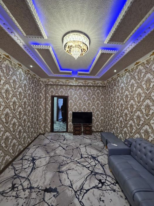 Zarafshon domi shir oldida