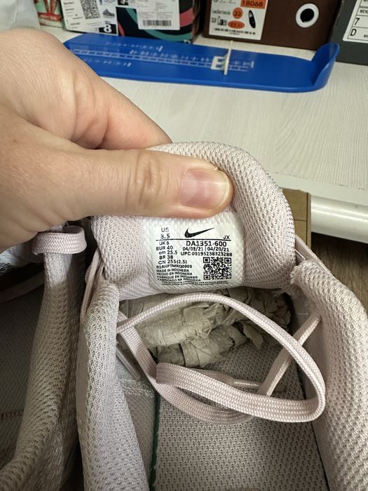 Кроссовки Nike женские