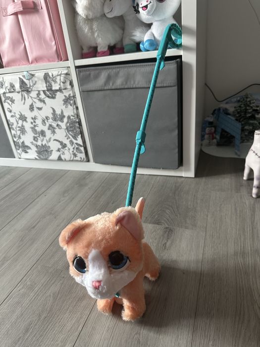 Pisica Walkalots FurReal
