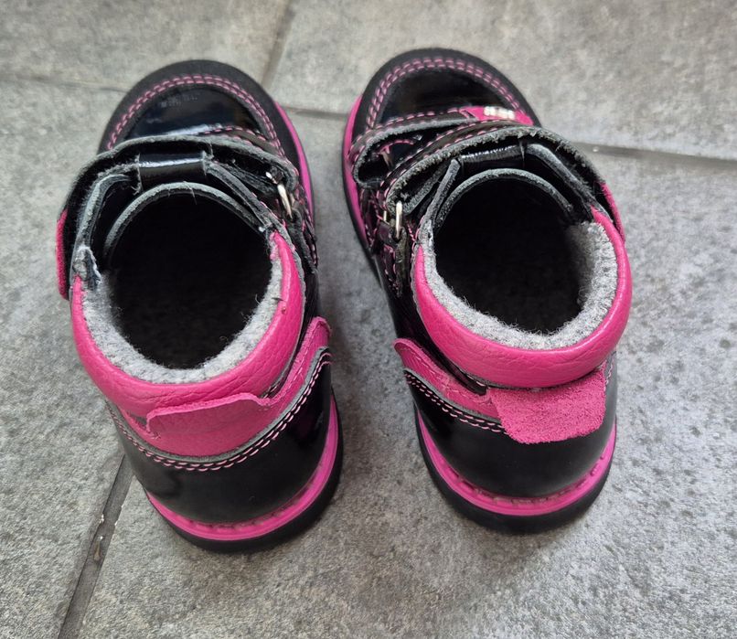 Ботинки детские (25 размер) с утеплением