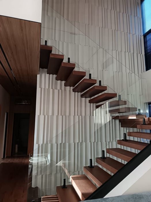 Изготовление лестниц для домов и коттеджей.